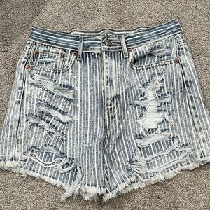 American Eagle 90’s Boyfriend Short